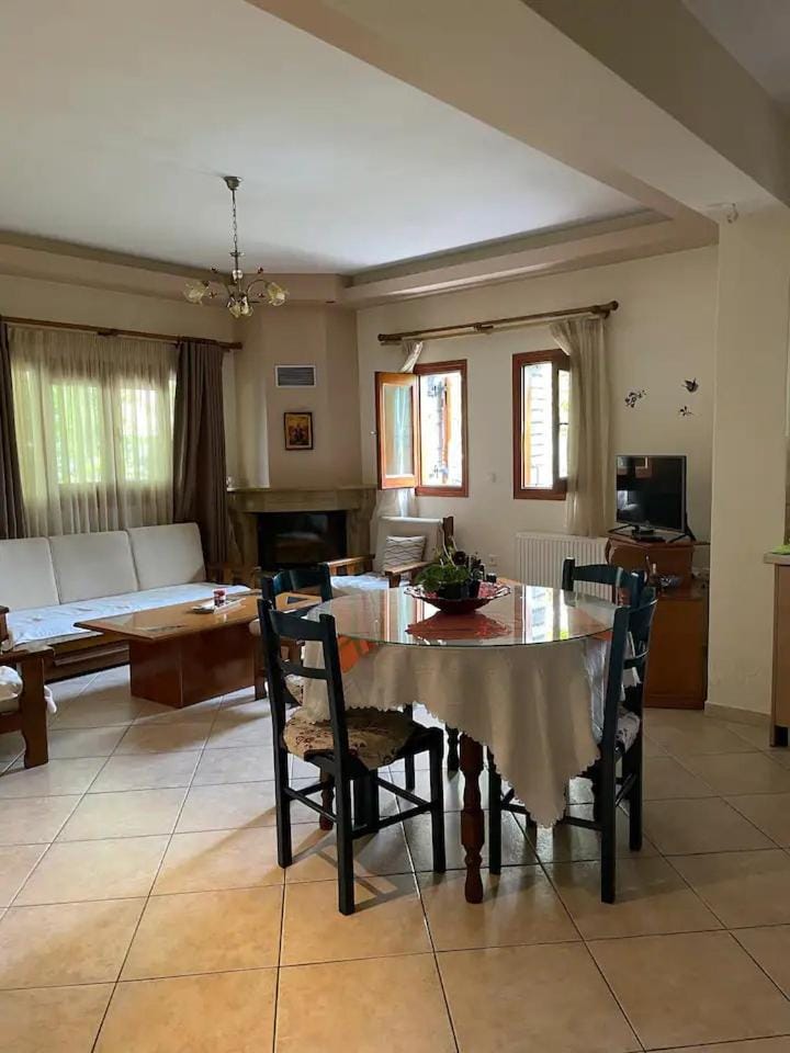 The Coziness Of Tradition at Meteora House in Kalabaka