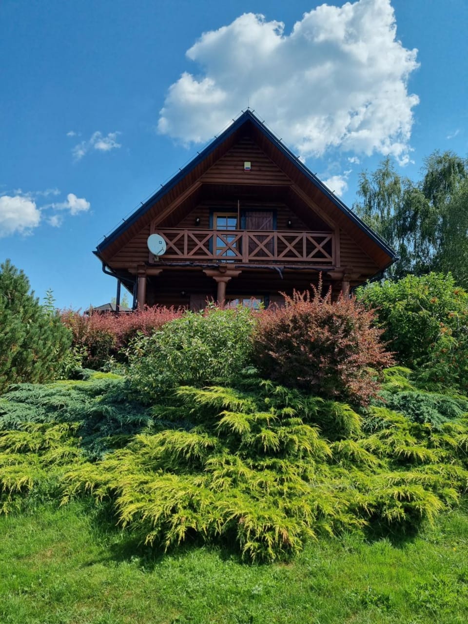 Property building, Day, Natural landscape, Garden, Garden view