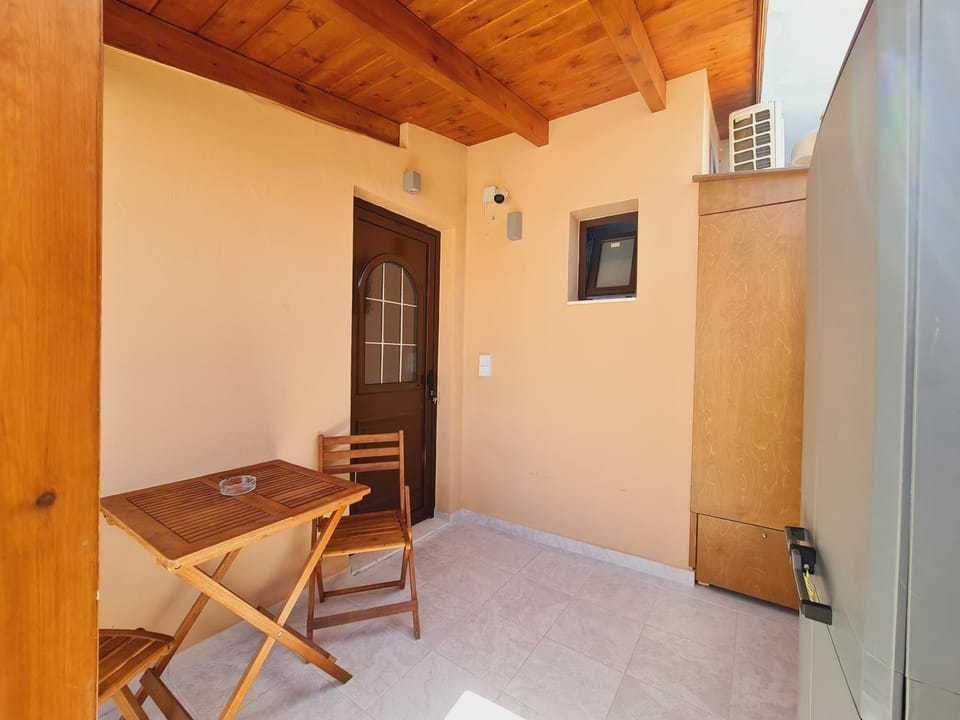 Facade/entrance, Balcony/Terrace