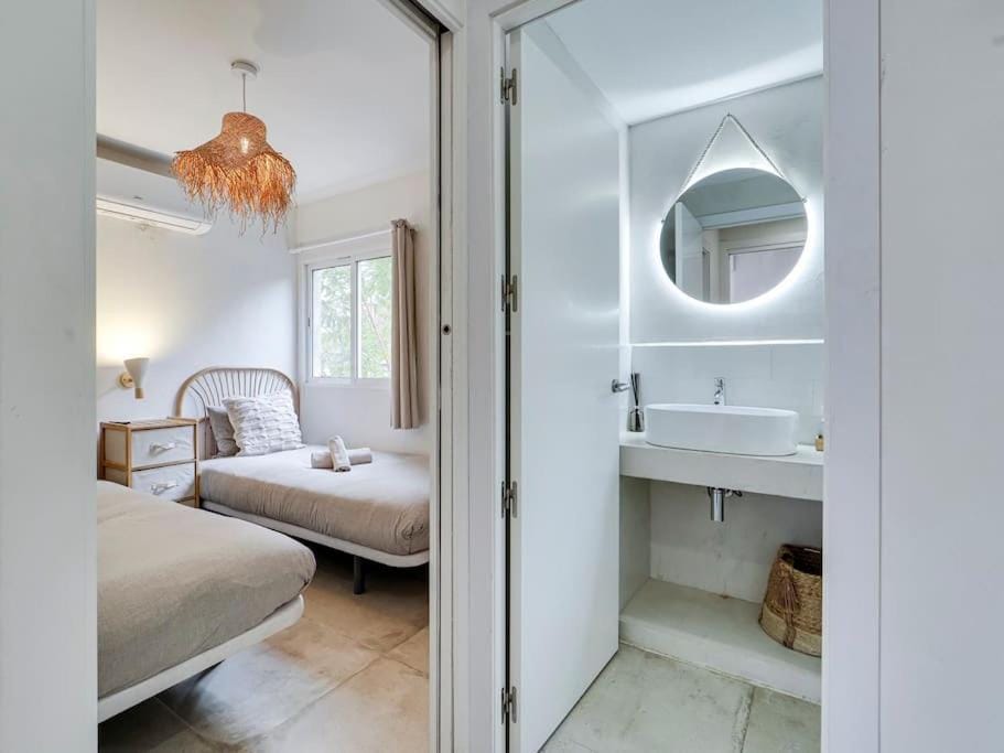Casa Jasmin cosy 4 bedroom house with terrace Apartment in L'Hospitalet de Llobregat