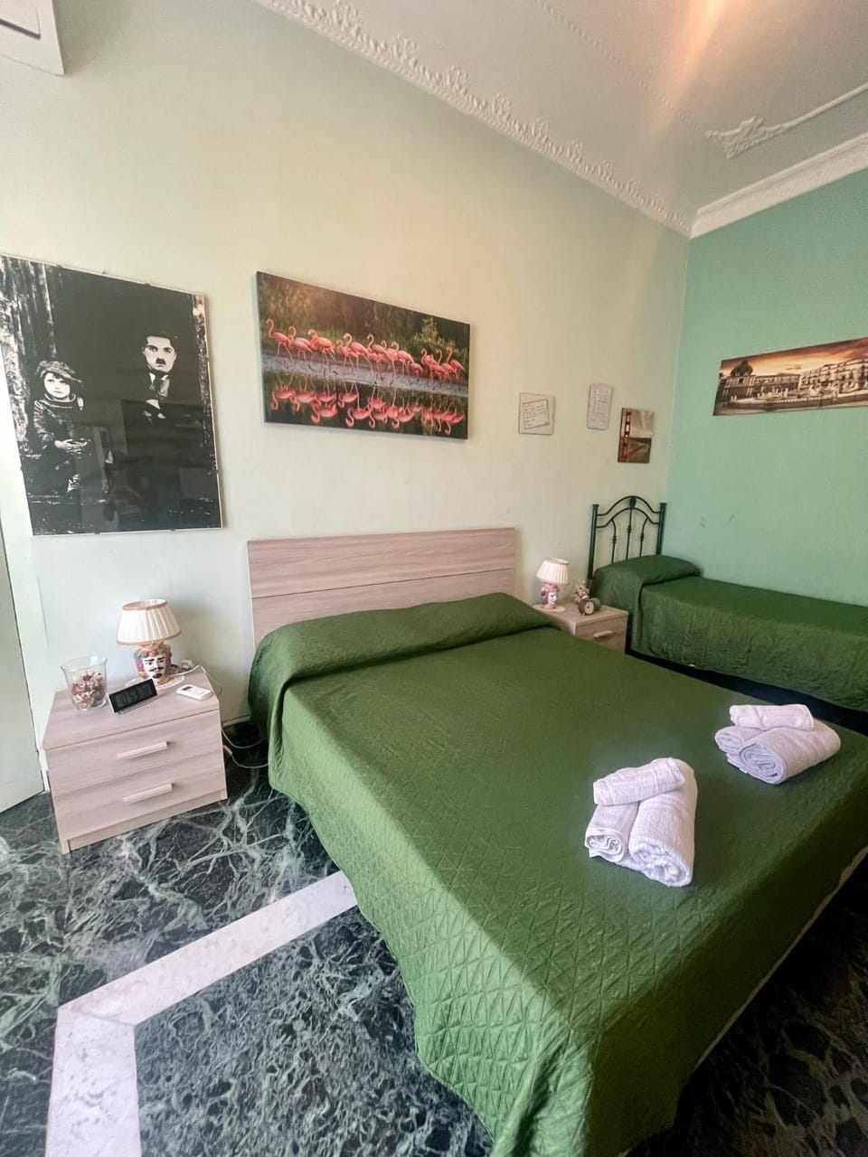 Bed, Living room, Photo of the whole room, Bedroom, towels