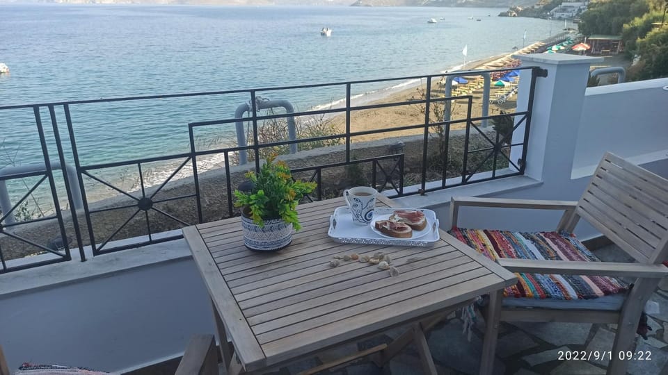 Patio, Day, Natural landscape, View (from property/room), Balcony/Terrace, Seating area, Dining area, Beach, Sea view, Breakfast