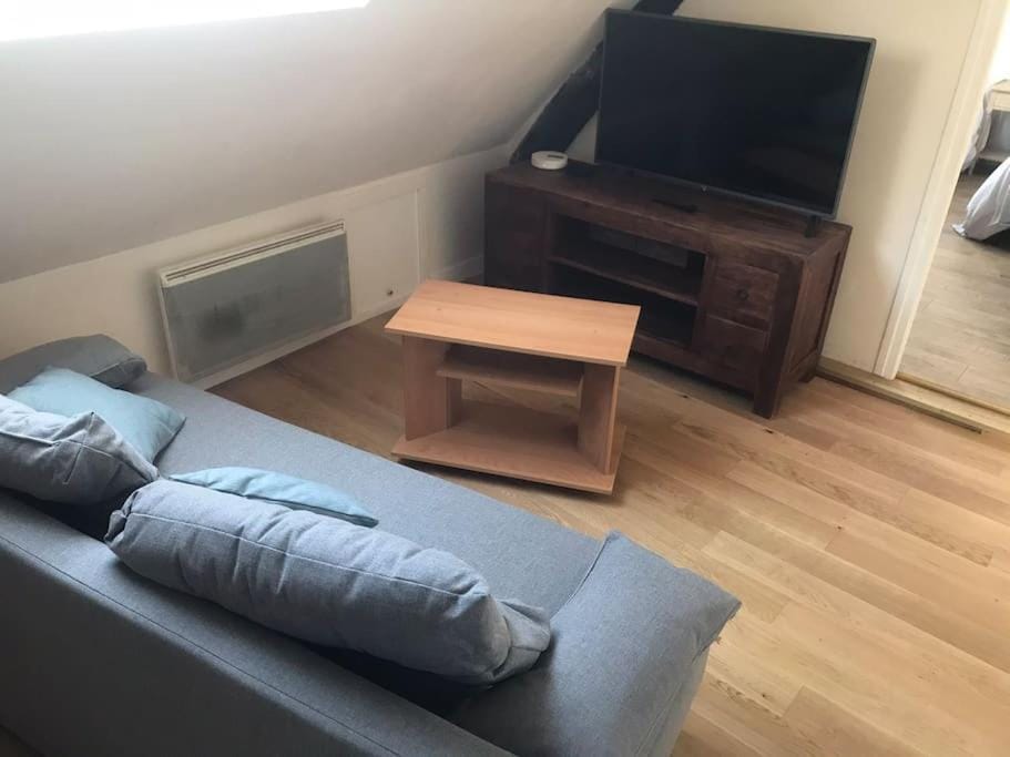 Communal lounge/ TV room, TV and multimedia, Living room, Seating area, internet