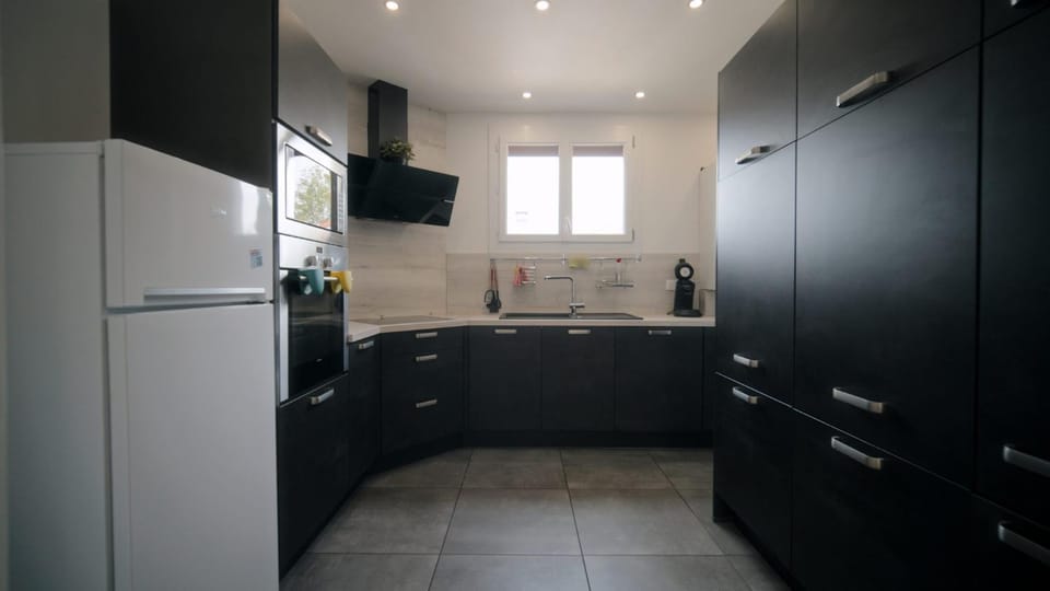 Kitchen or kitchenette, oven, stove