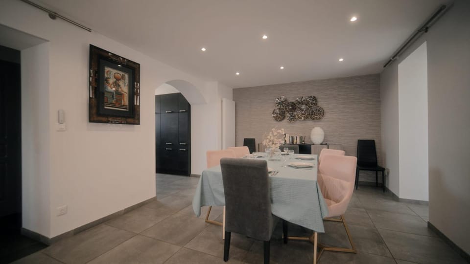 TV and multimedia, Dining area