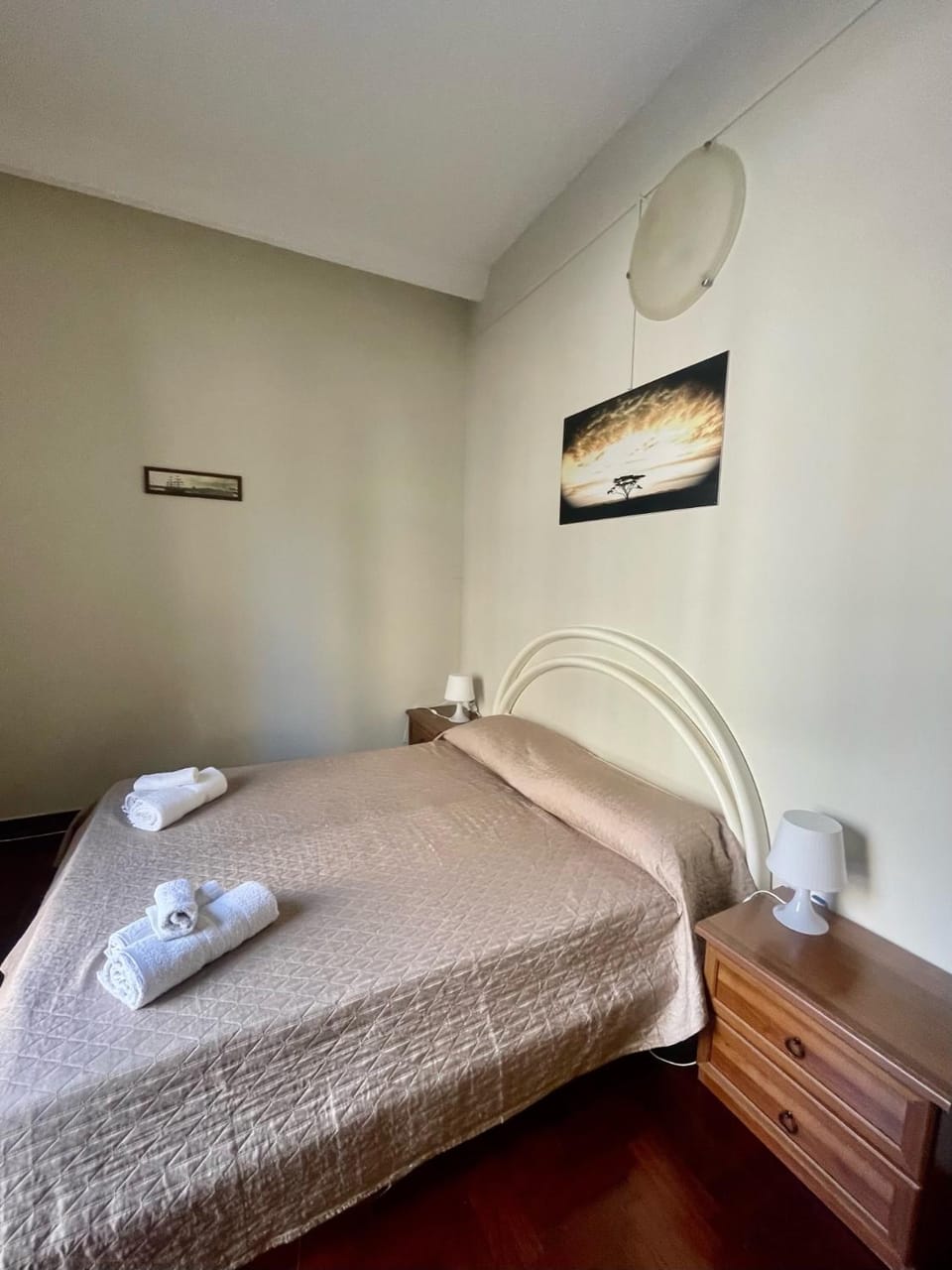 Bed, Bedroom, towels