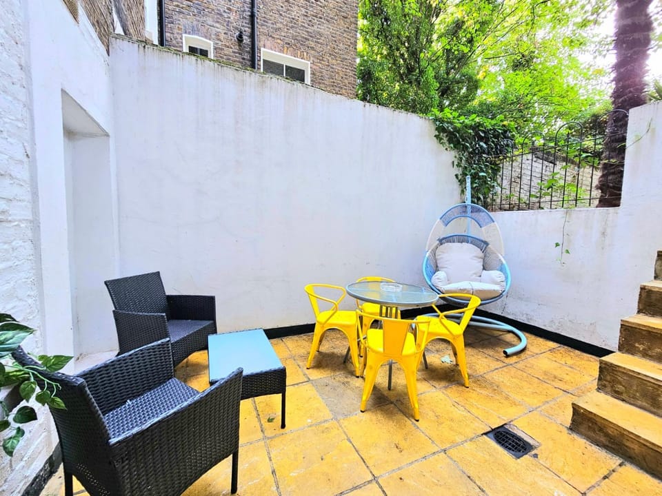 Patio, Day, Balcony/Terrace, Seating area, furniture