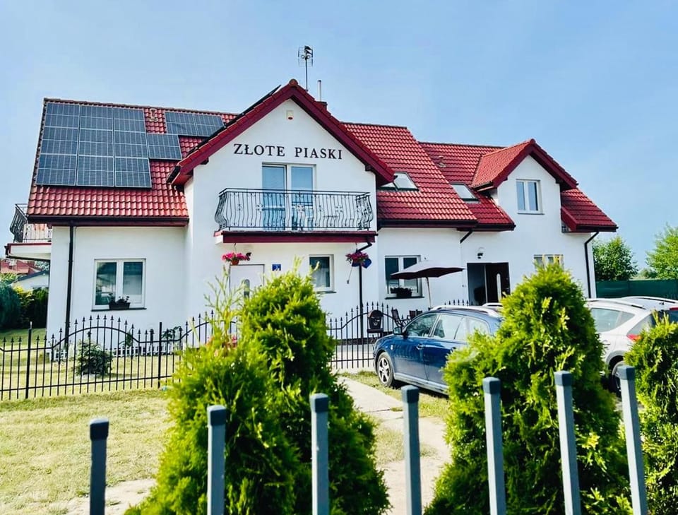 Property building, Garden, Garden view, Location, Parking