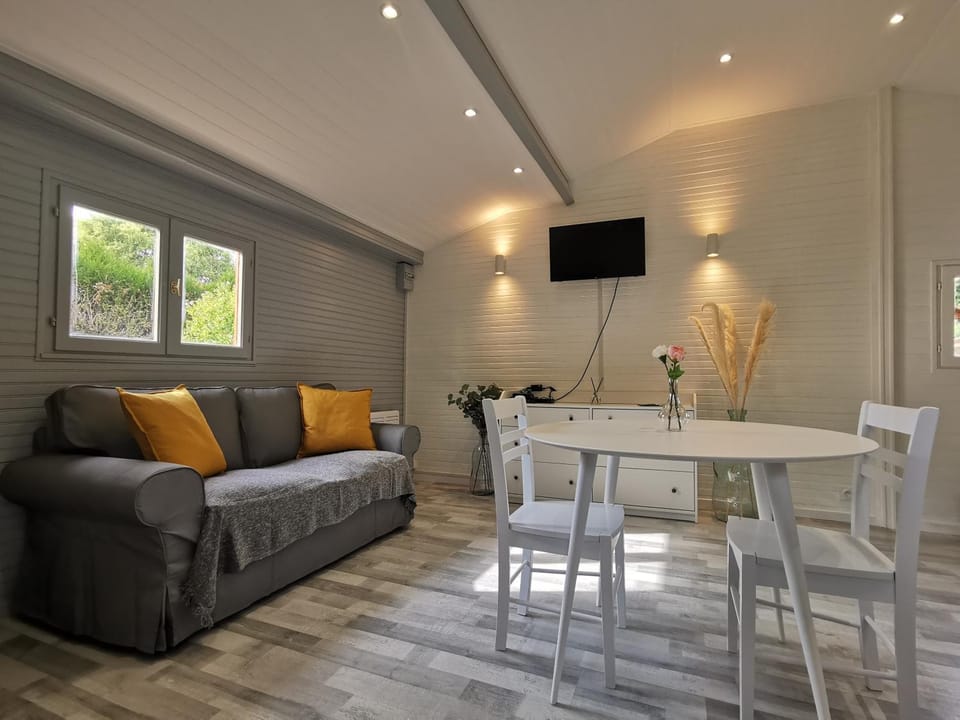 TV and multimedia, Seating area