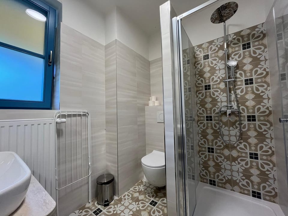 Shower, Toilet, Bathroom