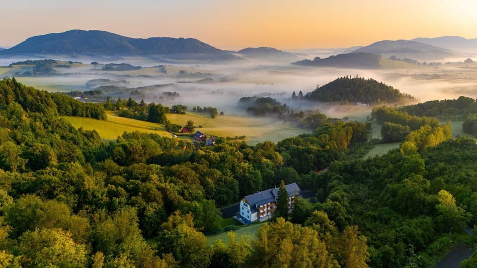 Property building, Day, Natural landscape, Bird's eye view, Mountain view