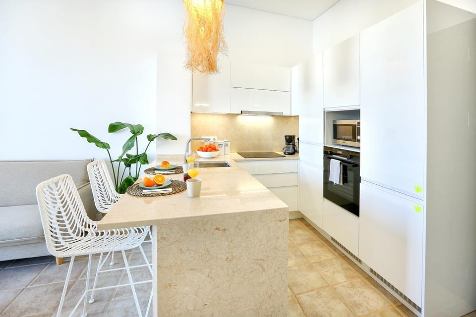 Kitchen or kitchenette, Living room, Seating area, Dining area, microwave, oven, stove