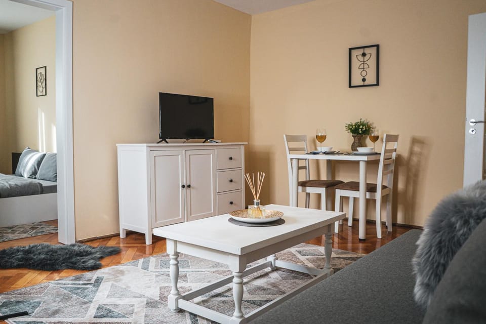 TV and multimedia, Dining area
