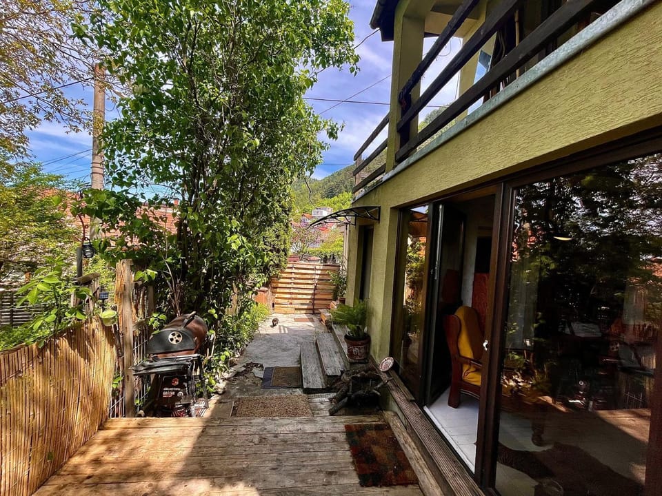 Escape House Old Town Brașov & Private Garden House in Brasov