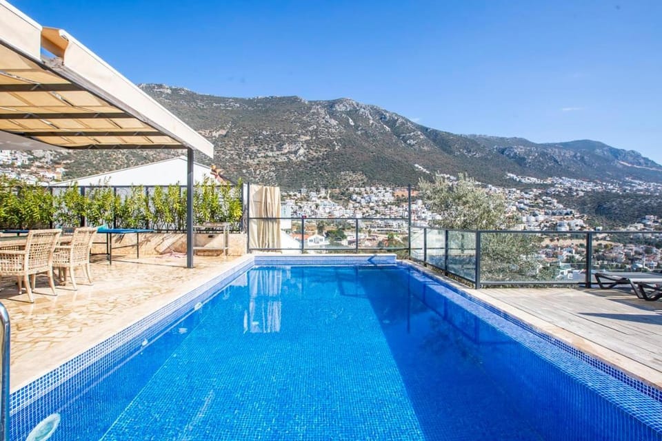 Pool view, Swimming pool, towels