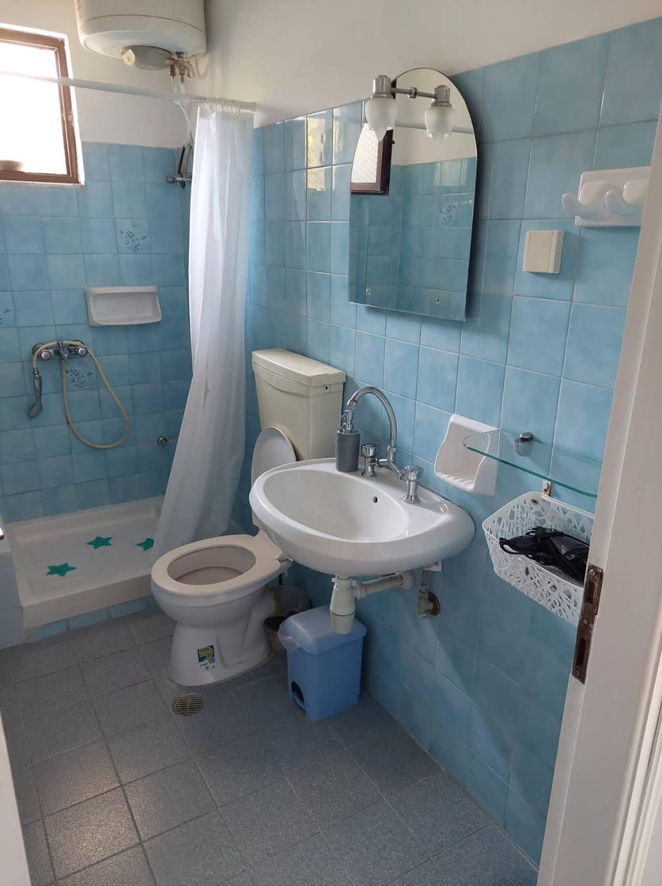 Shower, Toilet