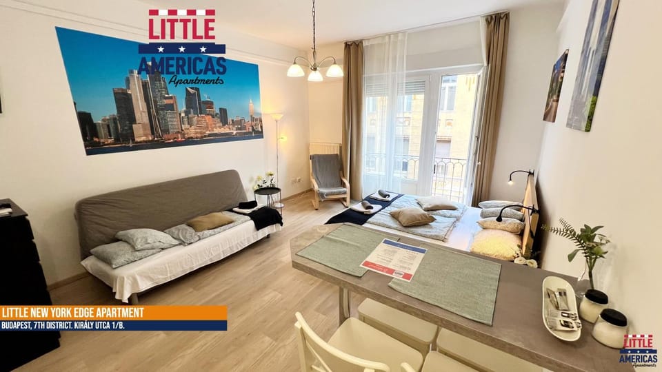 Bed, TV and multimedia, Living room, Photo of the whole room, Seating area, Dining area, Bedroom