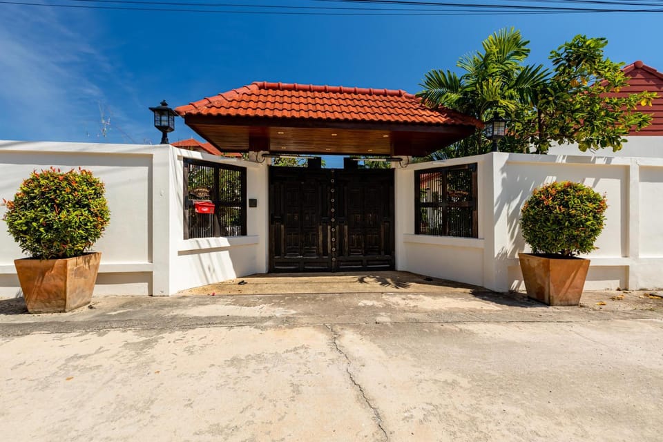Tropical 6 Bedroom Villa Sanctuary House in Hua Hin District