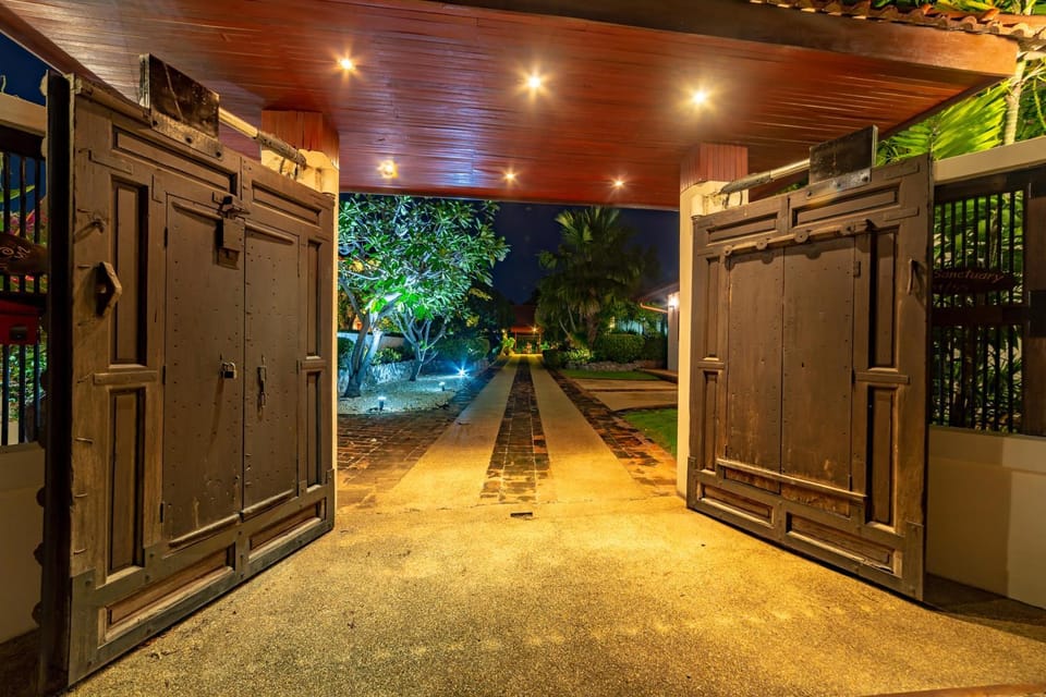 Tropical 6 Bedroom Villa Sanctuary House in Hua Hin District