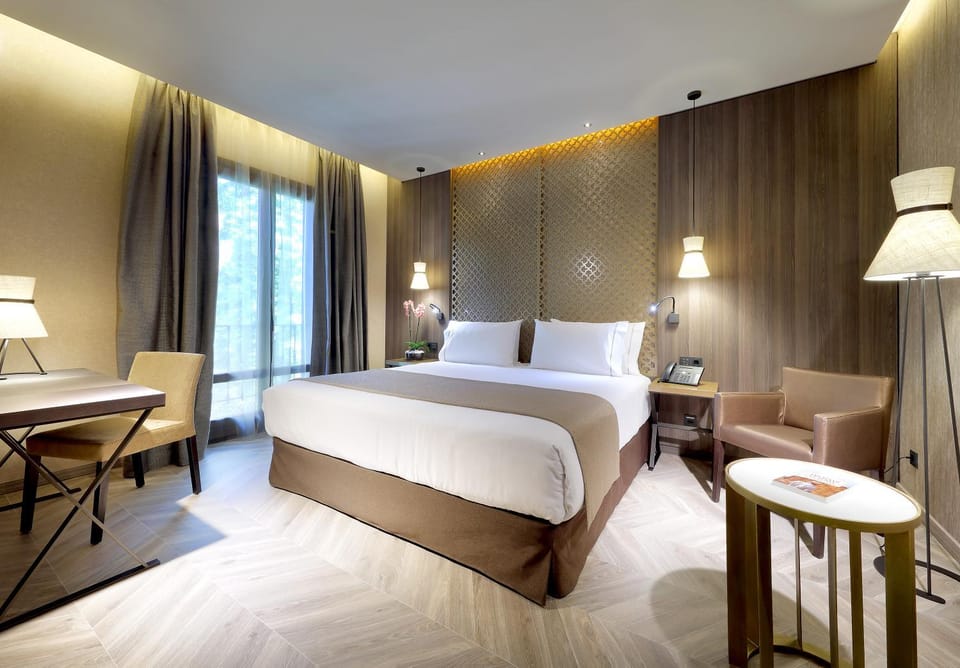 Bed, Photo of the whole room, Decorative detail, Bedroom