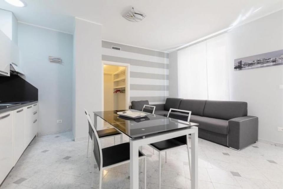 TV and multimedia, Seating area, Dining area