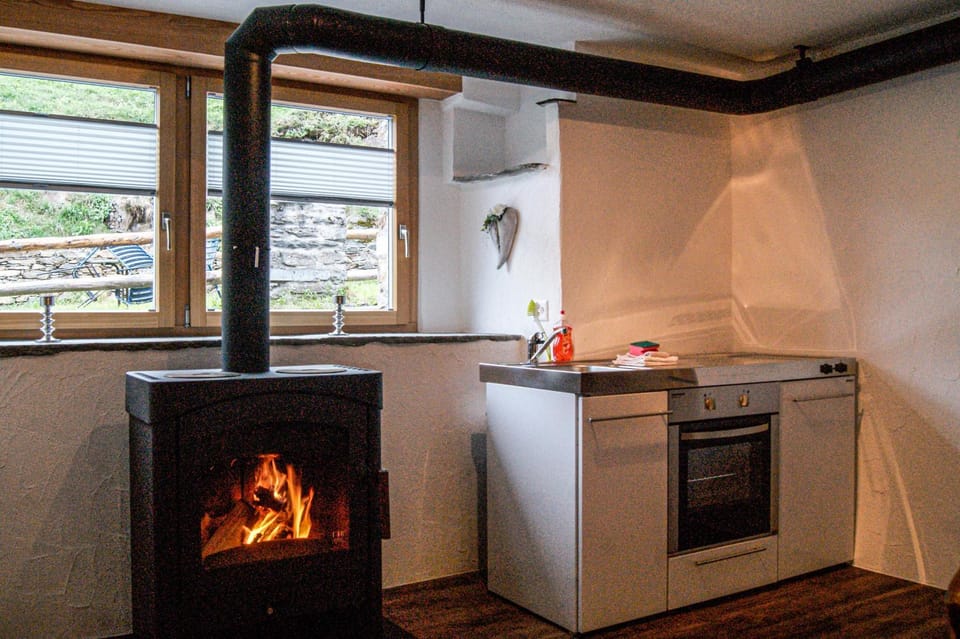 Kitchen or kitchenette, oven