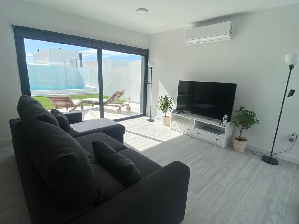 Living room, Garden view, Pool view