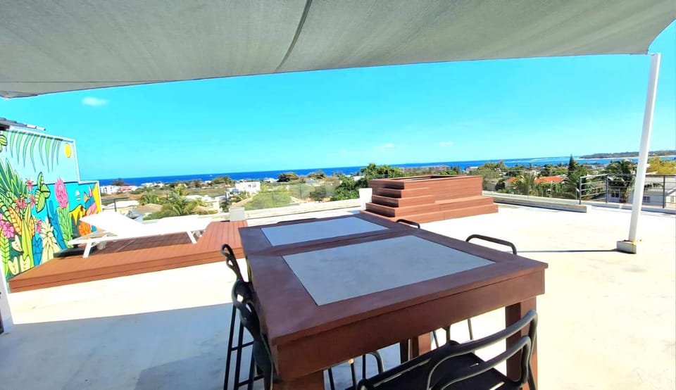 Superbe appartement avec vue mer et montagnes. Apartment in Rivière Noire District, Mauritius