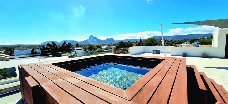 Superbe appartement avec vue mer et montagnes. Apartment in Rivière Noire District, Mauritius