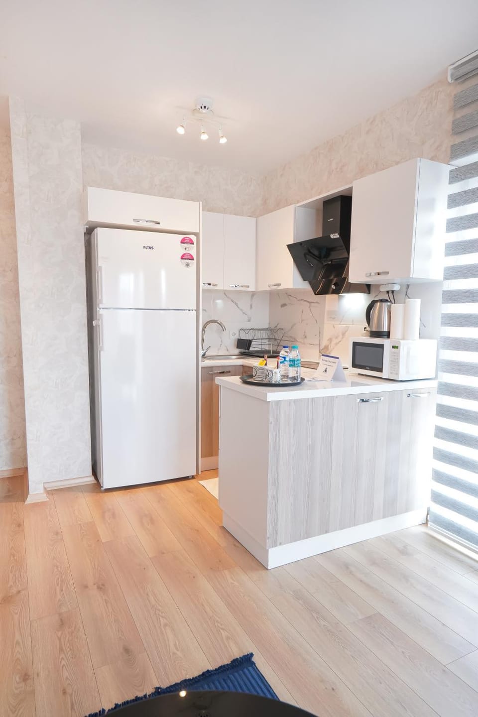 Kitchen or kitchenette, oven, pet friendly, stove