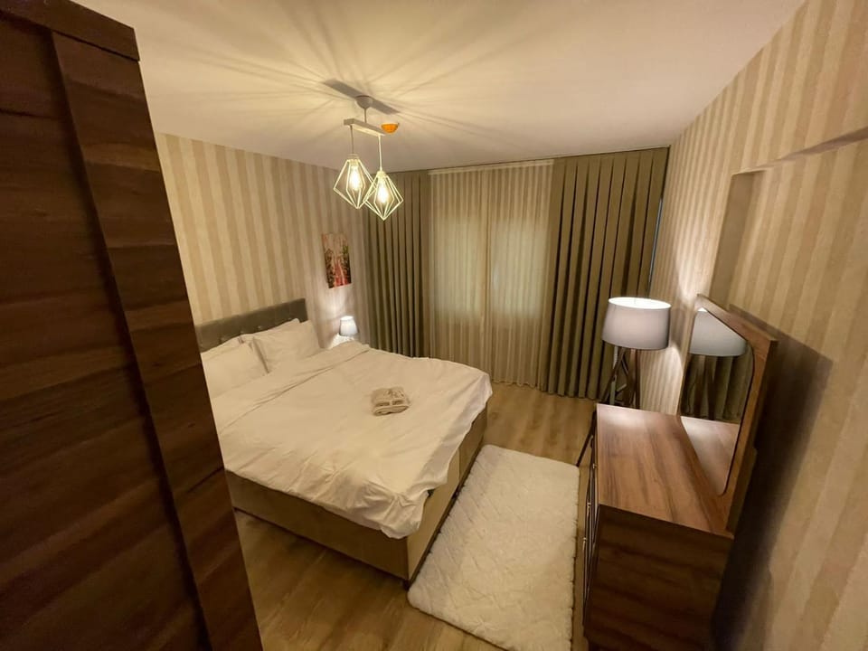Bed, Bathroom, Photo of the whole room, Bedroom, fireplace