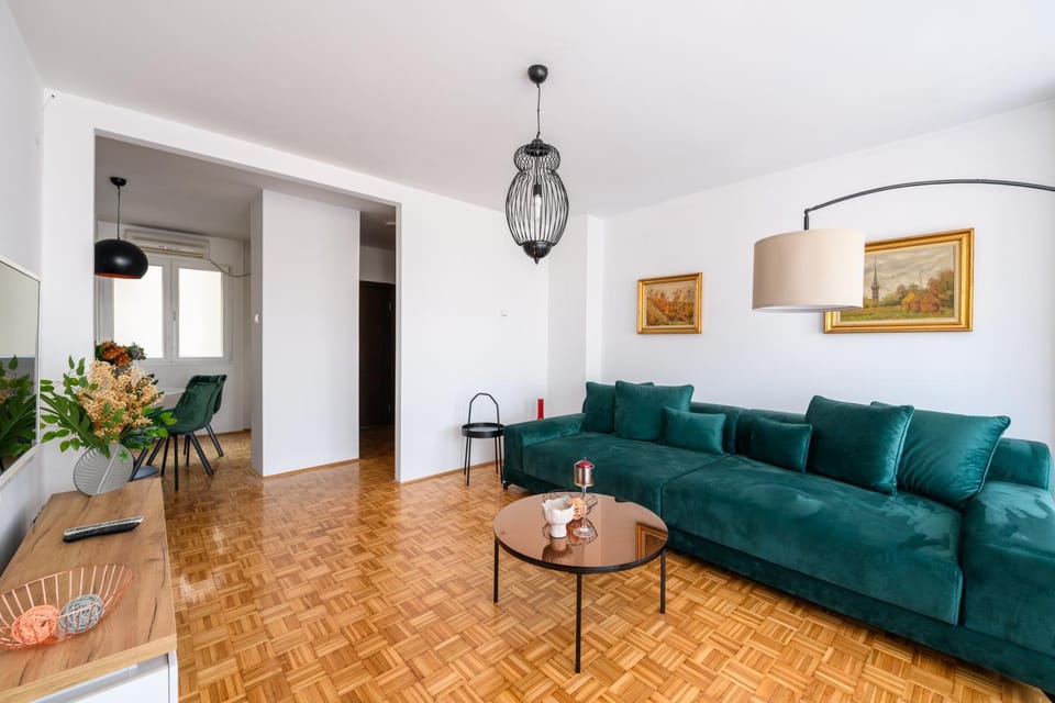 Living room, Lounge or bar, Seating area, Dining area