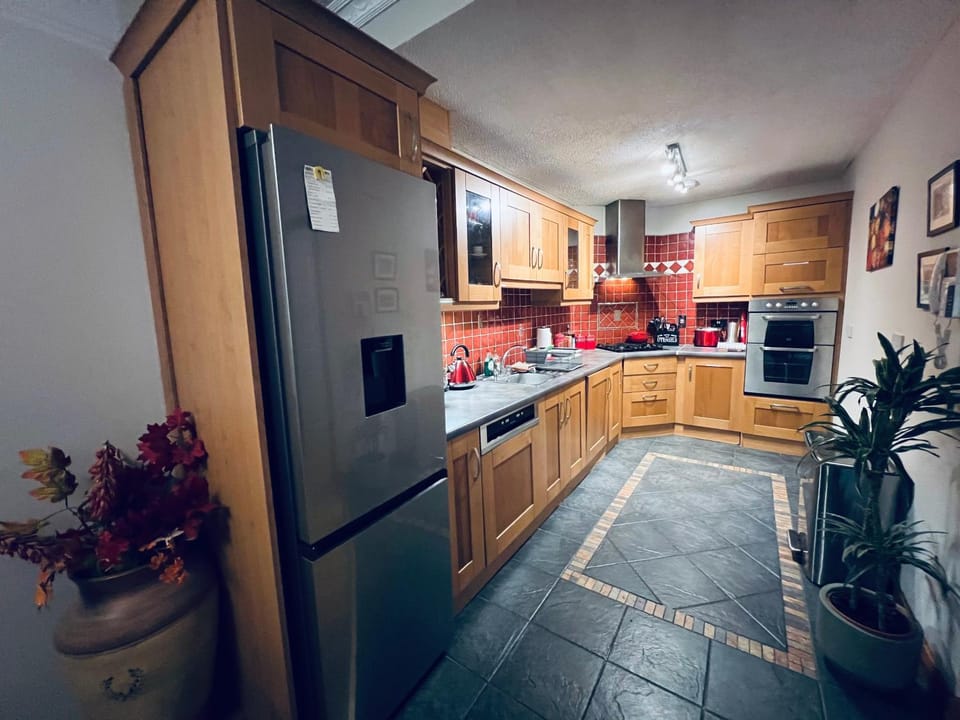 Kitchen or kitchenette, storage