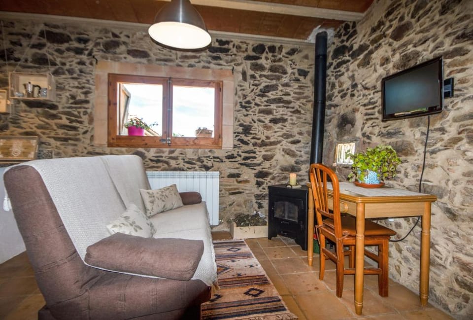 Apartamento duplex rural con chimenea y vistas panorámicas desde la cama Apartment in Selva