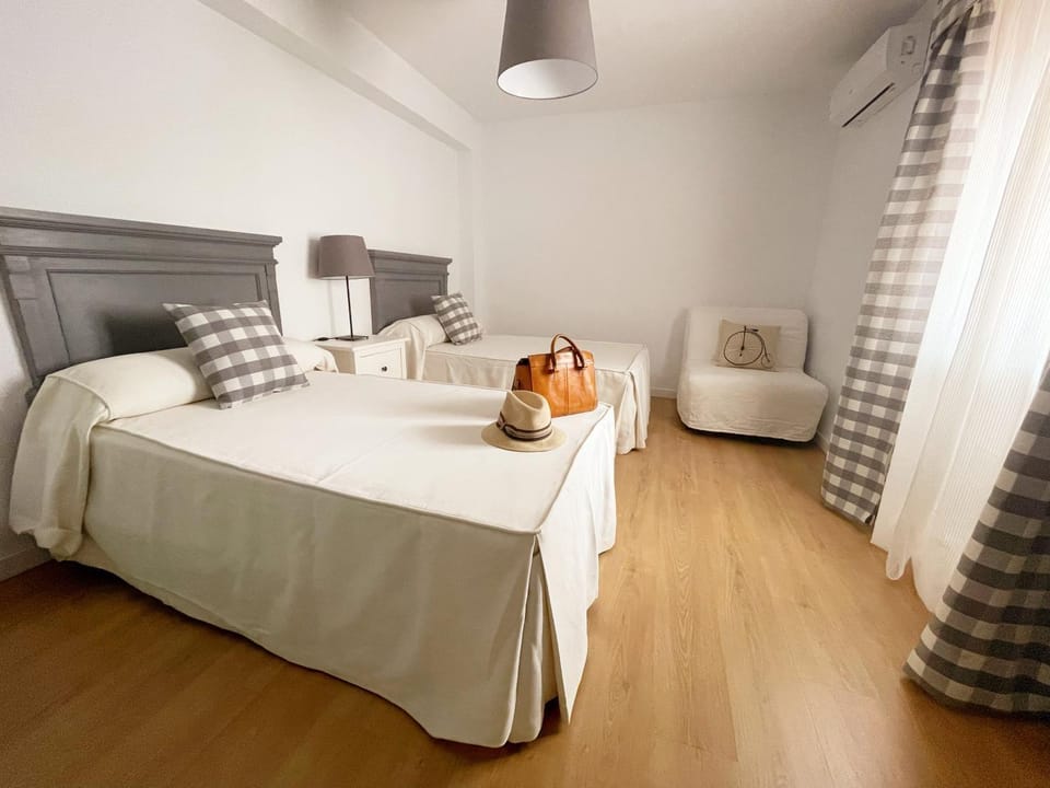Photo of the whole room, Bedroom