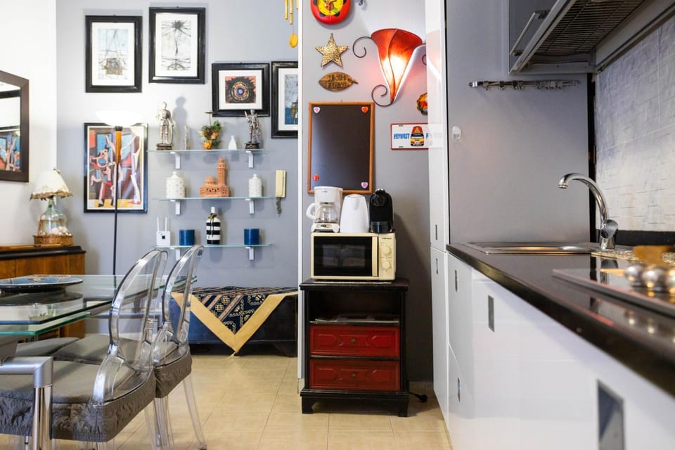 Kitchen or kitchenette, Dining area, stove
