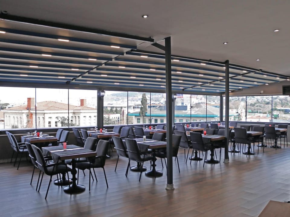 Restaurant/places to eat, Seating area