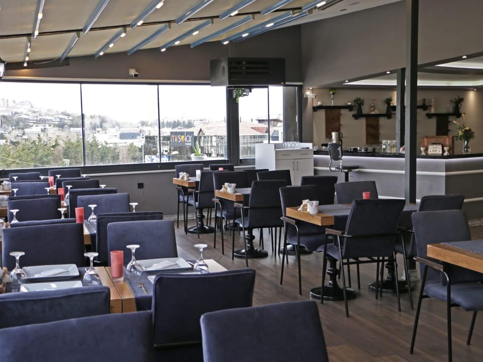 Restaurant/places to eat, Seating area