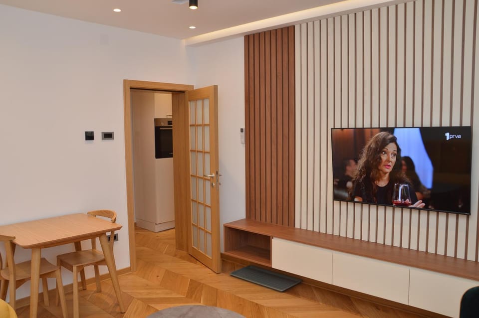 TV and multimedia, Living room, Dining area