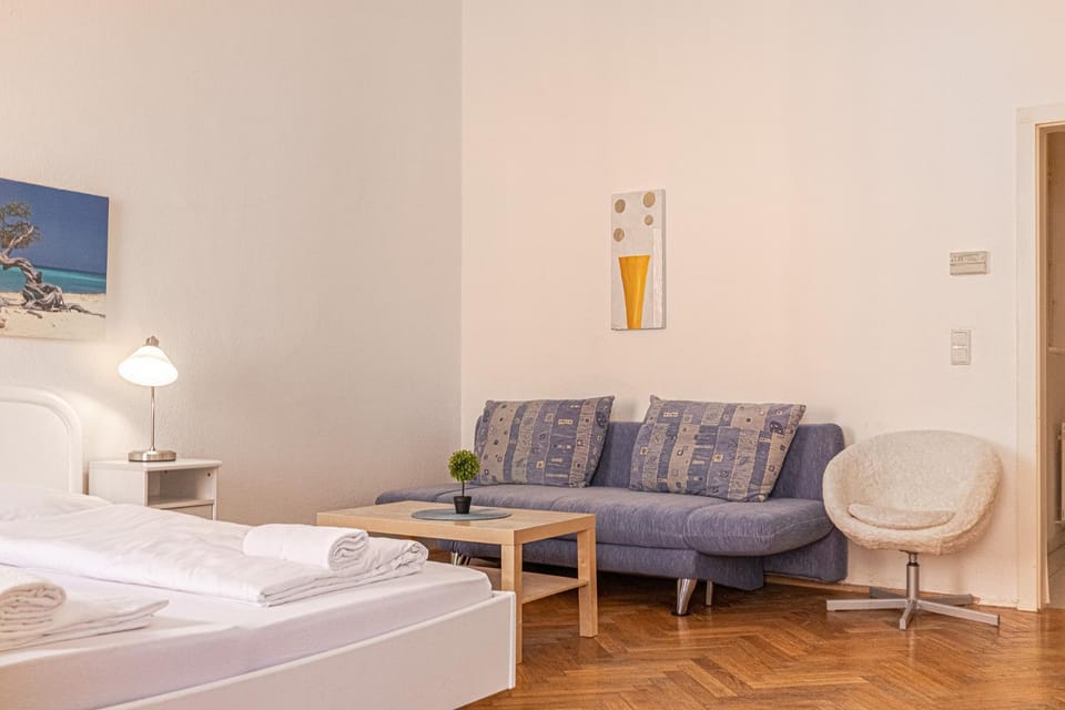 Seating area, Bedroom