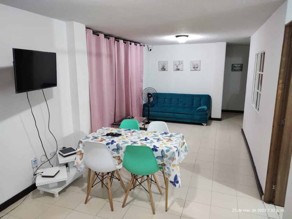 Communal lounge/ TV room, TV and multimedia, Living room, Dining area