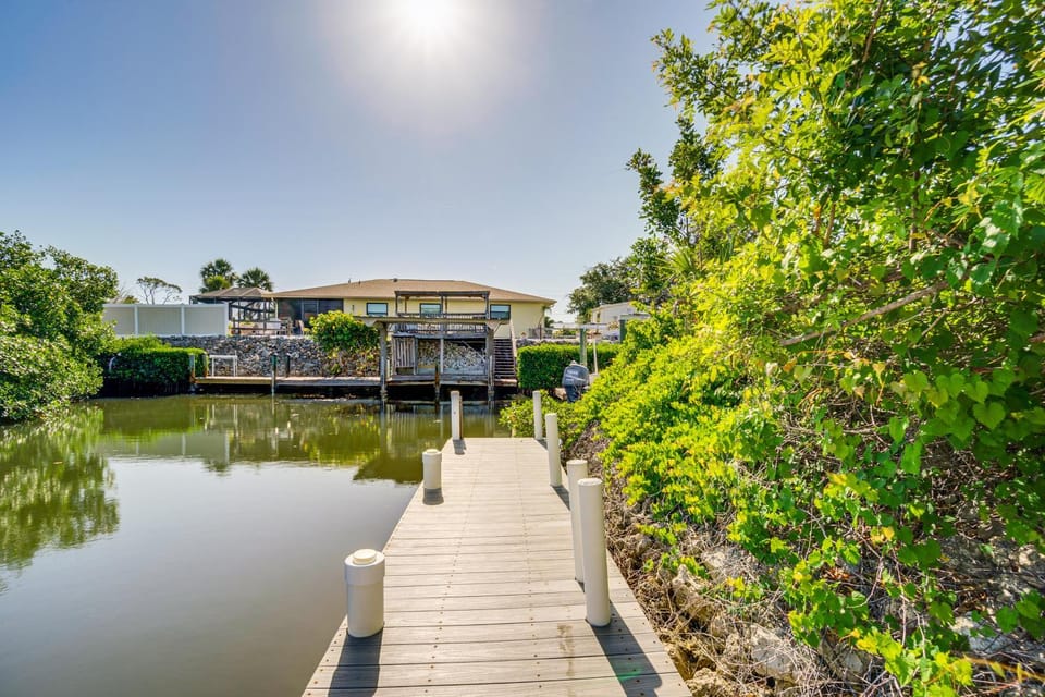 Englewood Home on Canal: Boat to Lemon Bay! House in Englewood