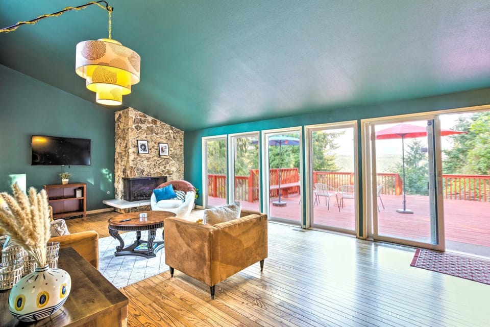 26 Mi to Mount Rainier, Game Room: Puyallup Oasis House in King County