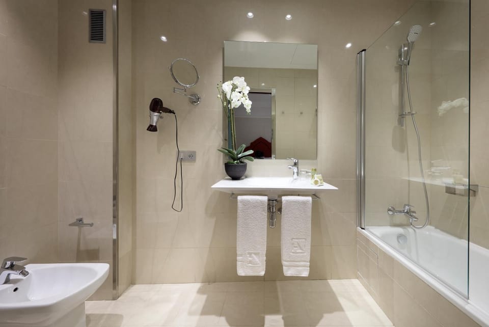 Shower, Toilet, Bathroom, Decorative detail