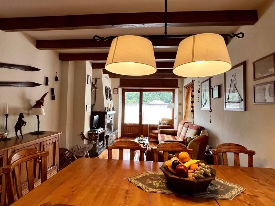 Dining area, Food