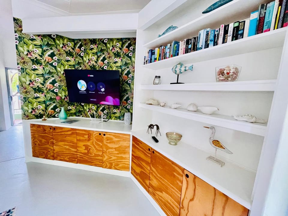 Library, TV and multimedia