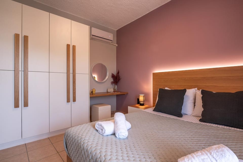 Bed, Bedroom, towels, wardrobe