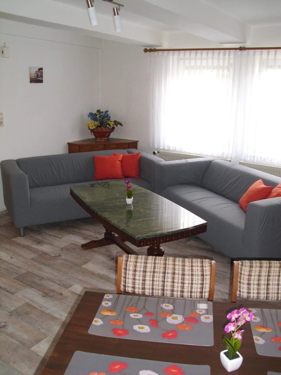 Restaurant/places to eat, Seating area