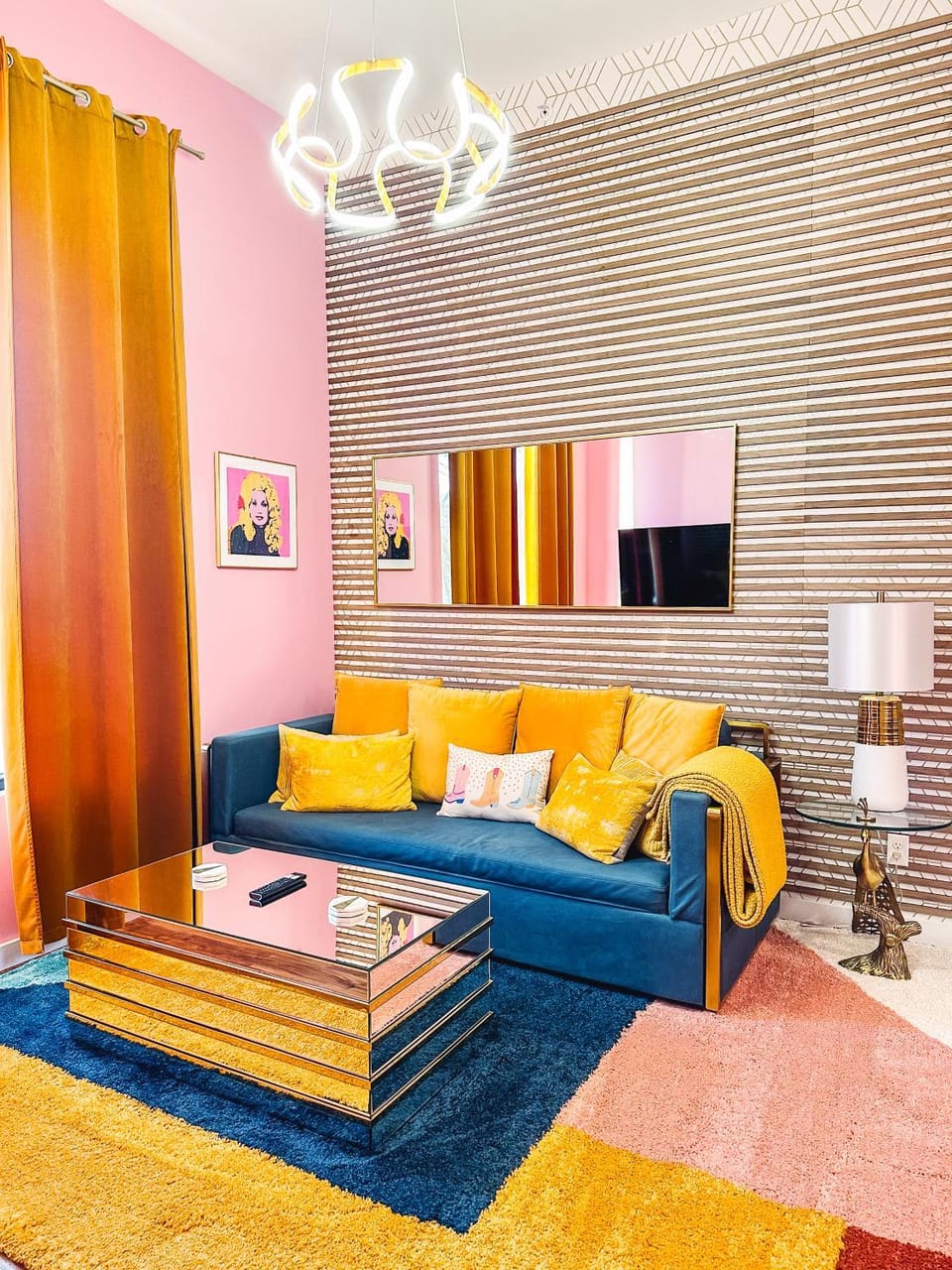Dolly's Art Deco - Luxe Stay Near Broadway House in Nashville