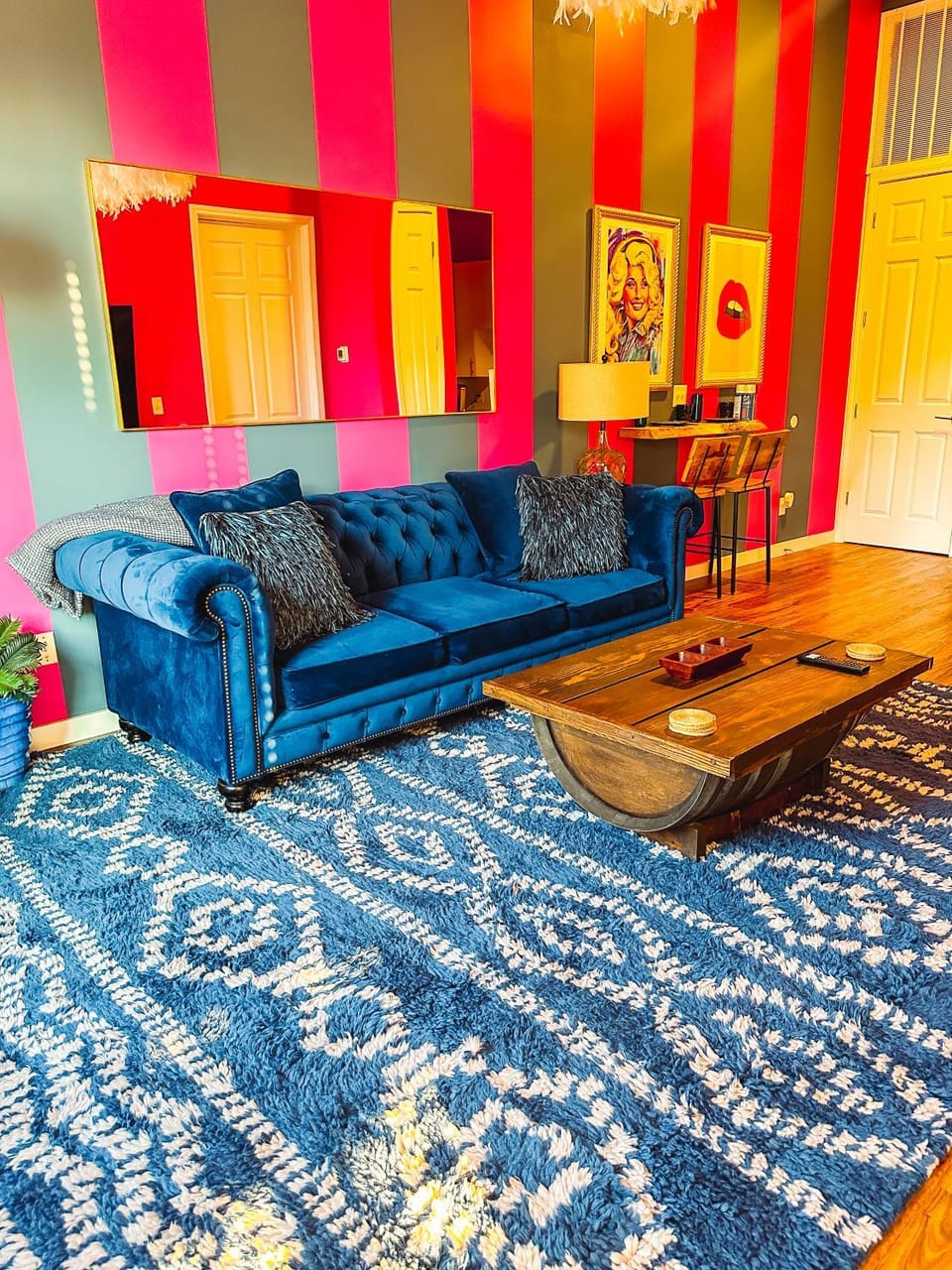 Dolly's Yacht Club - Cozy Retreat Near Broadway House in Nashville